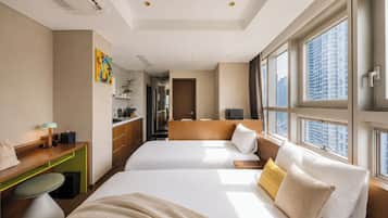 Premium bedding, in-room safe, laptop workspace, blackout curtains
