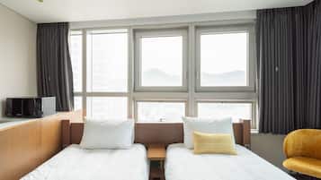 1 bedroom, premium bedding, in-room safe, laptop workspace