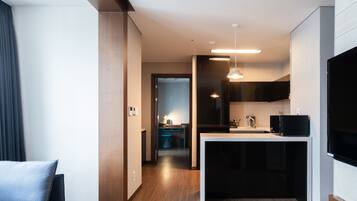 Full-size fridge, microwave, espresso maker, cookware/dishes/utensils