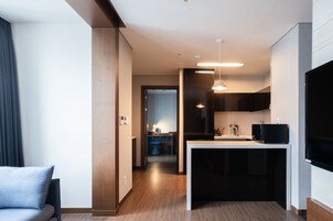 Full-size fridge, microwave, espresso maker, cookware/dishes/utensils