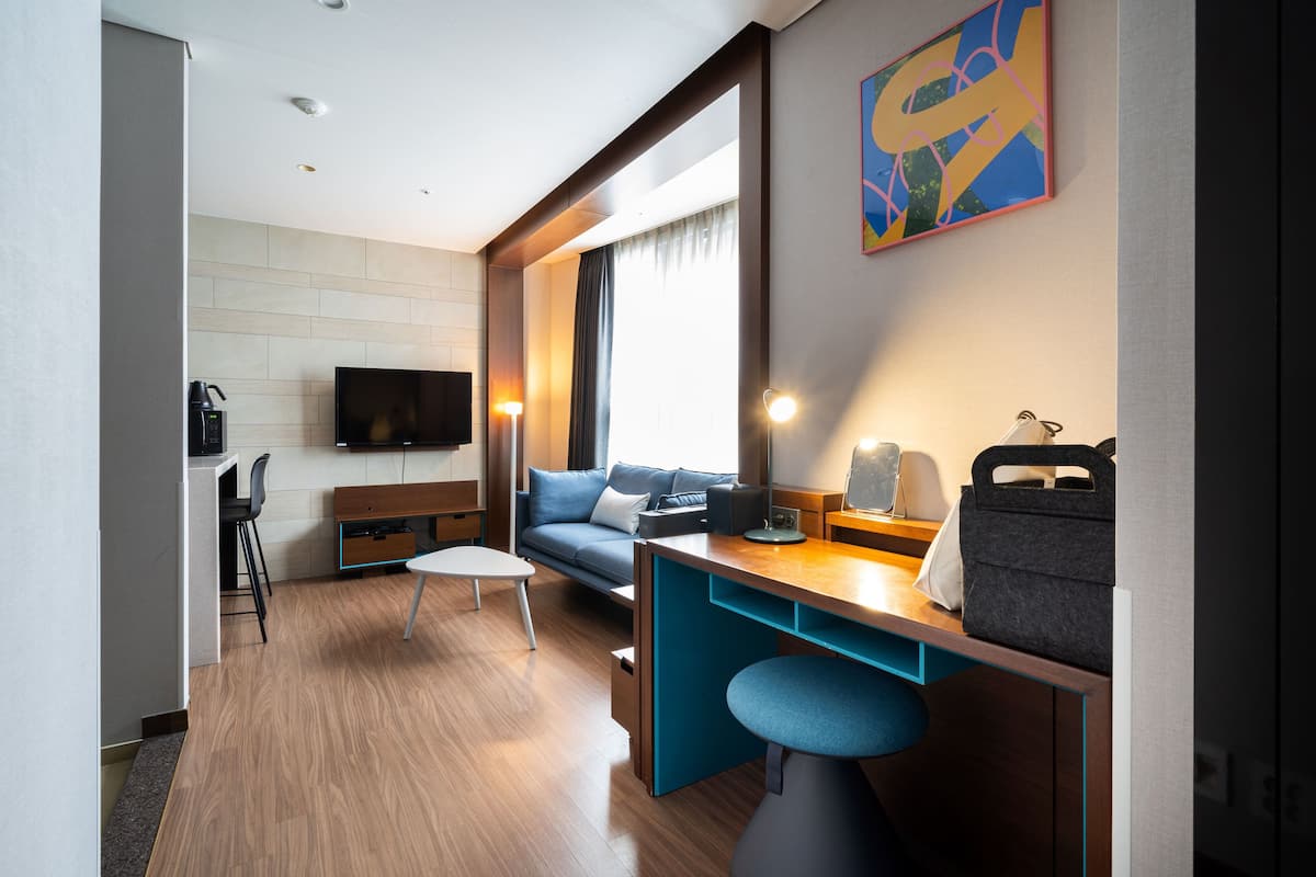 1 bedroom, premium bedding, in-room safe, laptop workspace