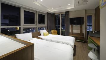 Studio Twin | 1 bedroom, premium bedding, in-room safe, laptop workspace