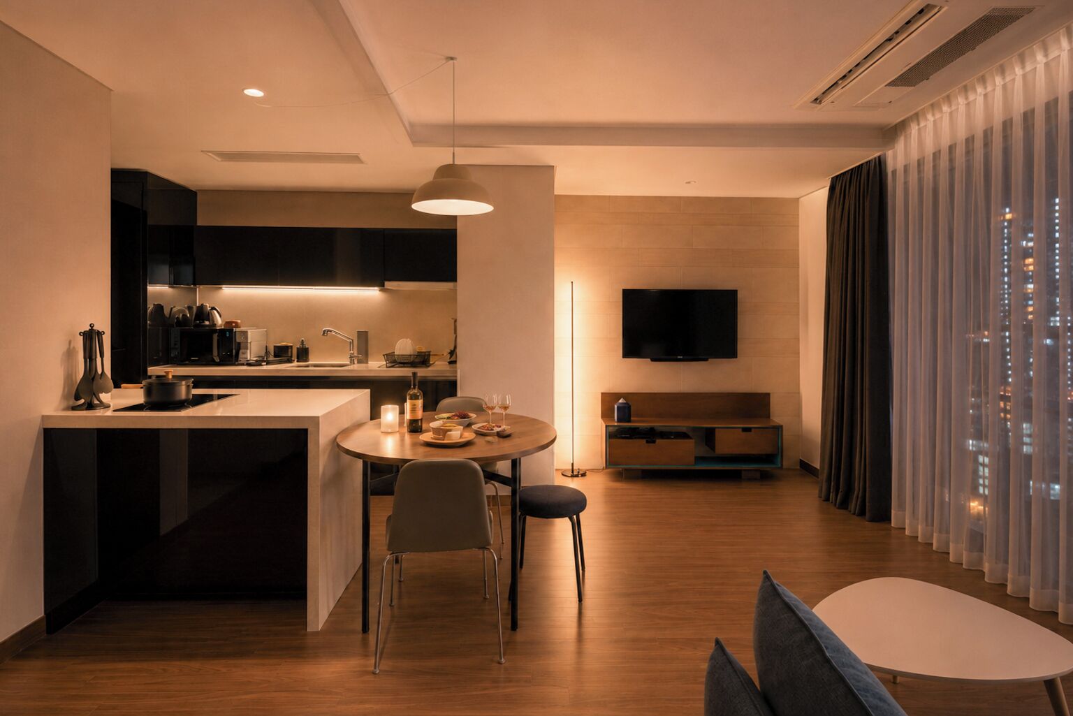 Premier Suite Family | Premium bedding, in-room safe, laptop workspace, blackout drapes