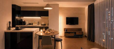 Premier Suite Family | Premium bedding, in-room safe, laptop workspace, blackout drapes