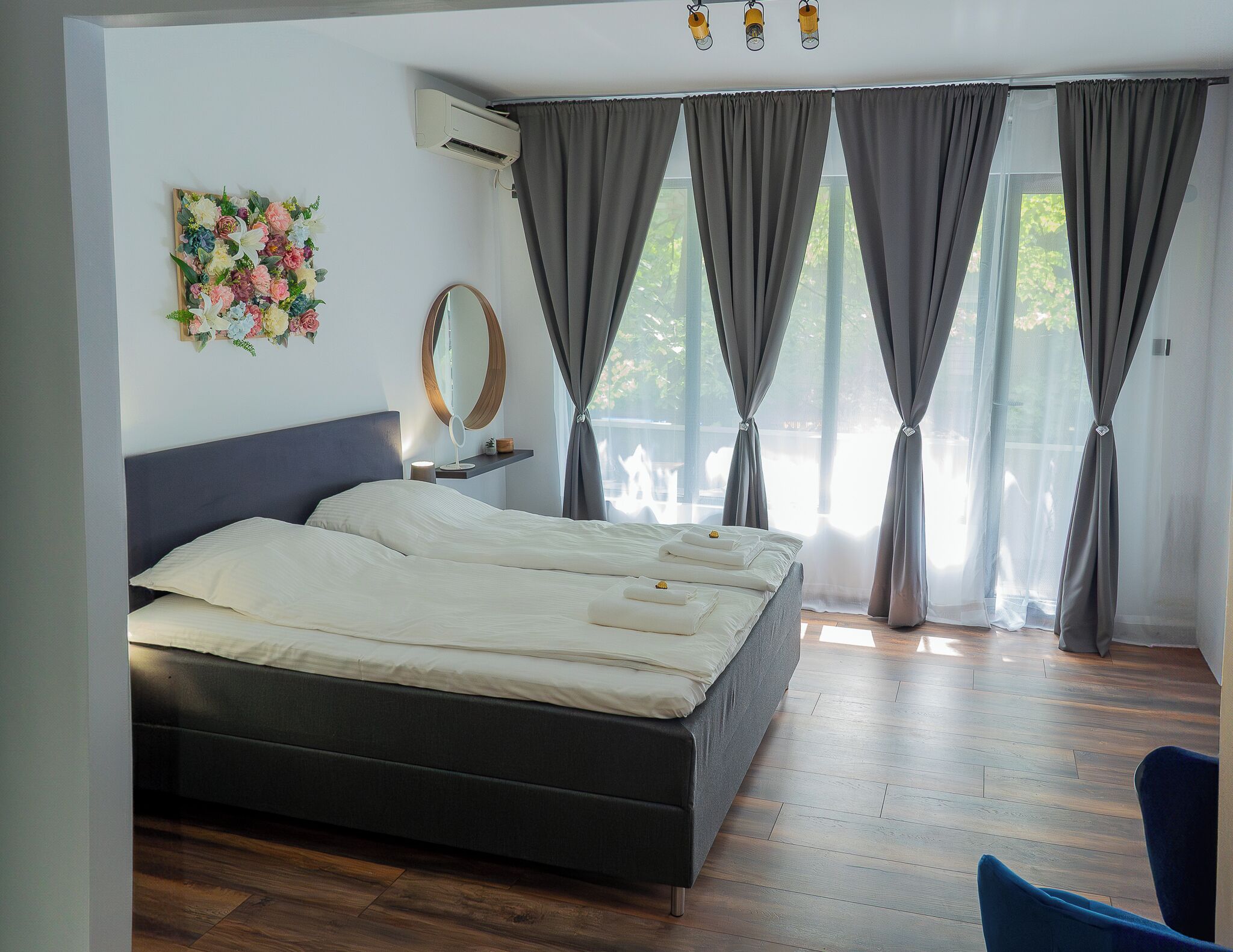 2 slaapkamers, een strijkplank/strijkijzer, reisbedje, wifi