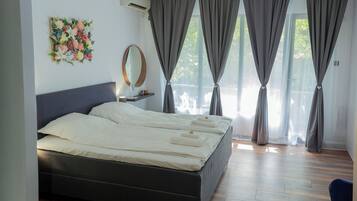 2 slaapkamers, een strijkplank/strijkijzer, reisbedje, wifi