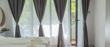 2 habitaciones, tabla de planchar con plancha, cuna de viaje y wifi