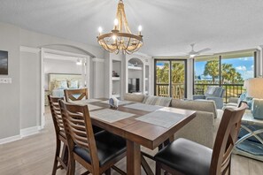 Dining - Beach and Golf Oceanfront 3 Bdrm Newly Renovated (Pawleys Island)
