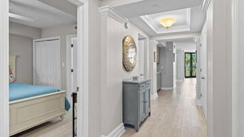 3 bedrooms, internet, bed sheets