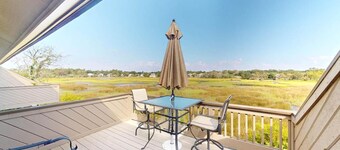 Getaway to the Beach 2 Bdrm Villa with Amenities