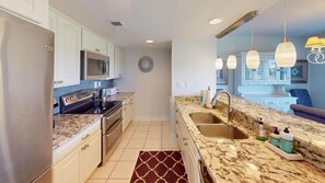 Fridge, microwave, oven, stovetop - Getaway to the Beach 2 Bdrm Villa with Amenities (Pawleys Island)