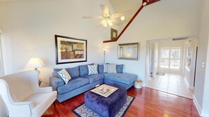TV - Getaway to the Beach 2 Bdrm Villa with Amenities (Pawleys Island)