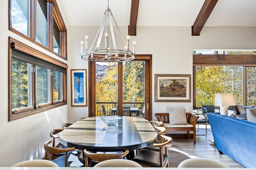 Hot Tub | Views | BBQ | Chic Deer Valley Retreat