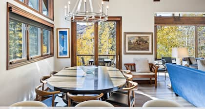 Hot Tub | Views | BBQ | Chic Deer Valley Retreat