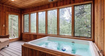 Hot Tub | Views | BBQ | Chic Deer Valley Retreat