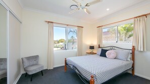 4 bedrooms, iron/ironing board, bed sheets