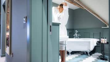 Grand | Badezimmer | Haartrockner, Handtücher, Seife, Shampoo