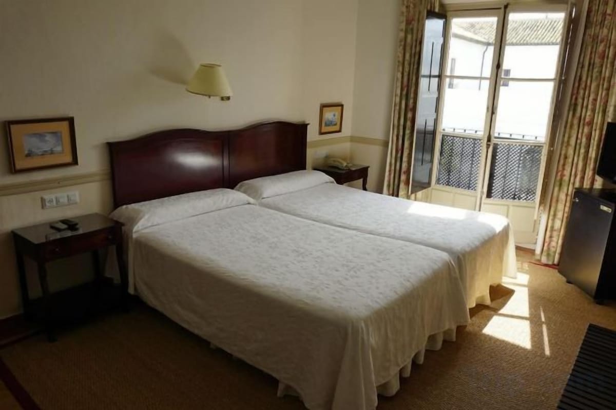 Minibar, desk, laptop workspace, blackout curtains