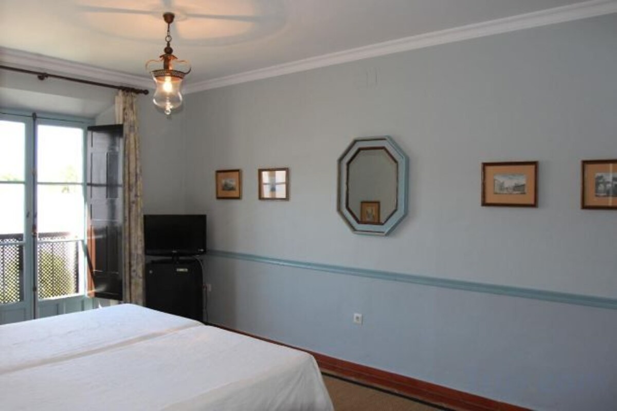 Minibar, desk, laptop workspace, blackout curtains