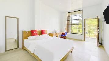 Deluxe tweepersoonskamer | Een bureau, een laptopwerkplek, gratis wifi, beddengoed