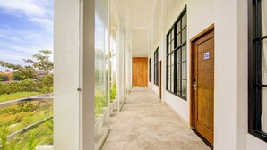 Lobby - Capital O 3840 Java Hotel & Resto (Cilacap)