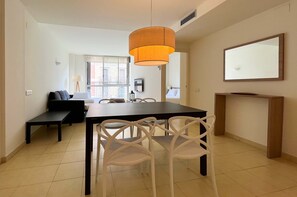 TV - Stay U-nique Apartments Pau Claris (Barcelona)