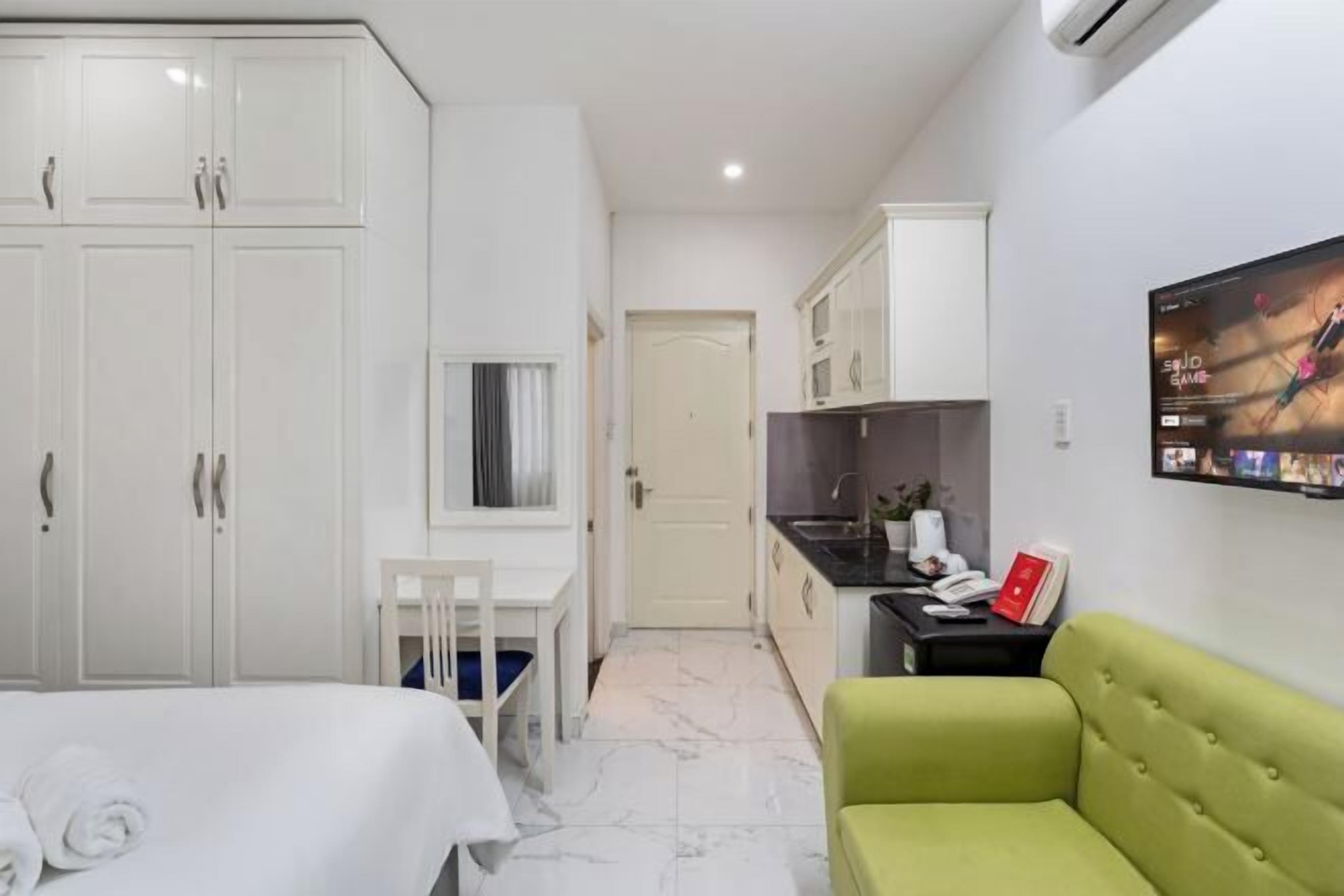 Premium bedding, minibar, desk, laptop workspace