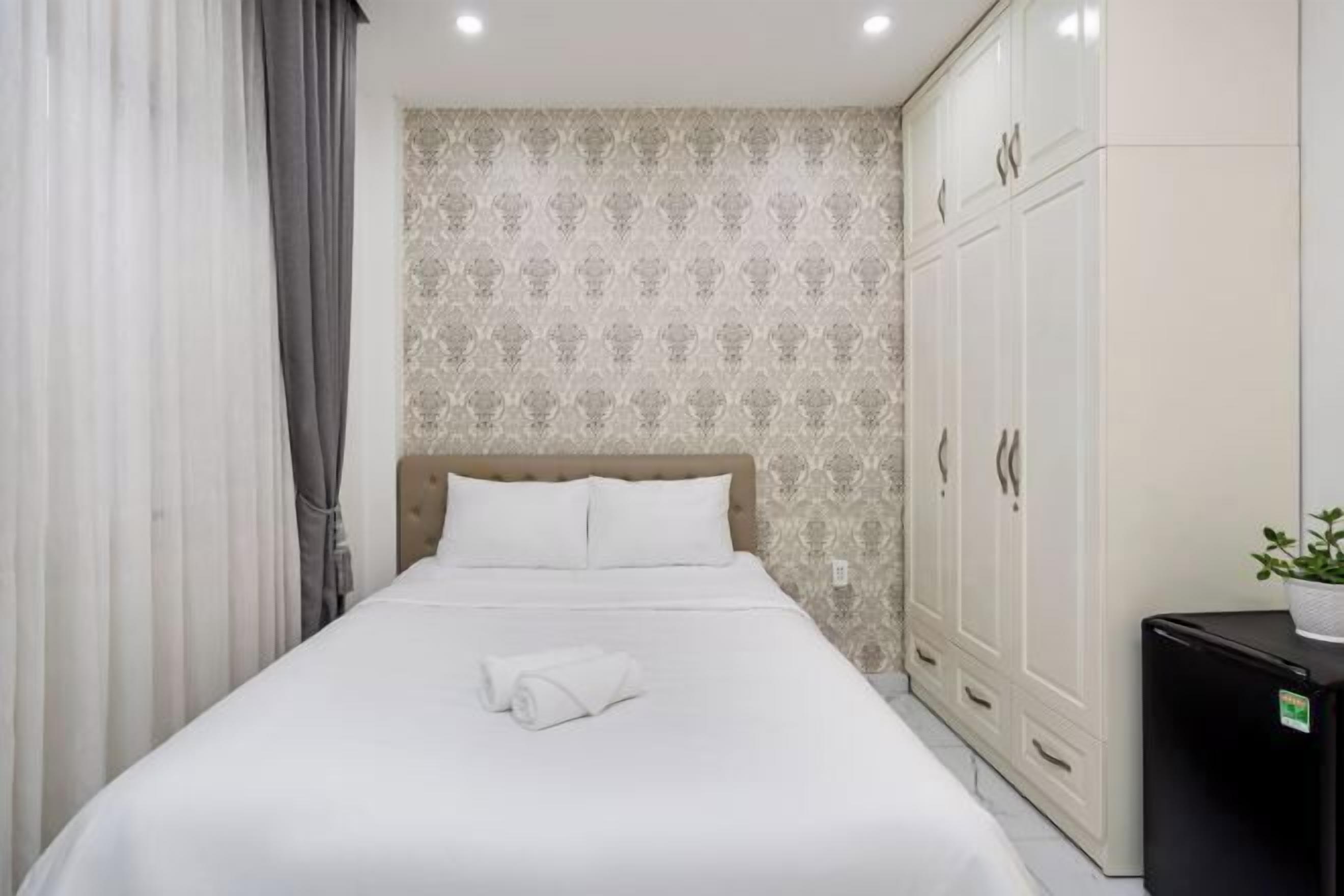 Premium bedding, minibar, desk, laptop workspace