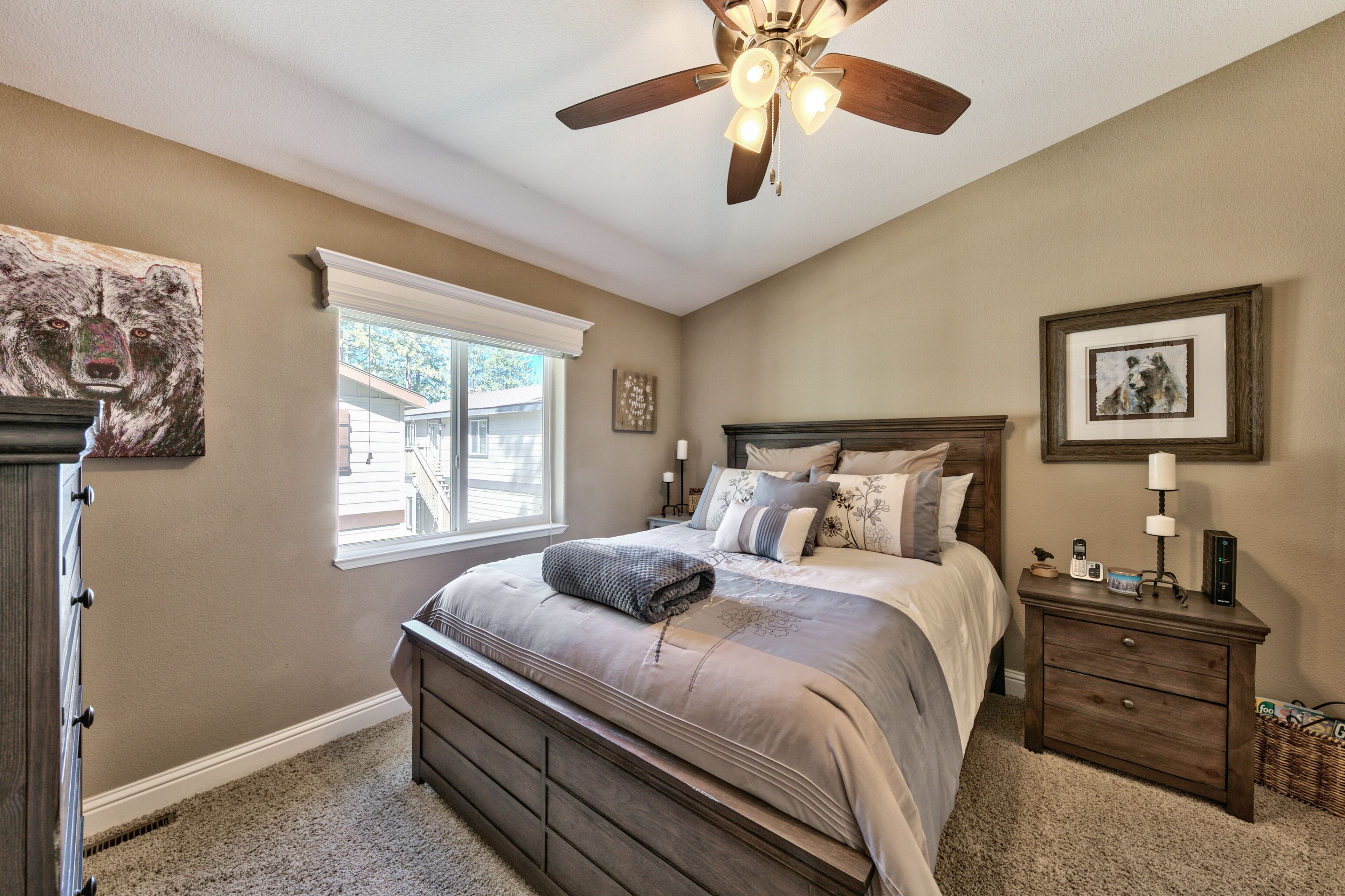 4 habitaciones, tabla de planchar con plancha, cuna de viaje y wifi 