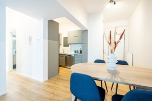 2 bedrooms - Urban Comfort 2 Bdrm Next to Metro (Athens)