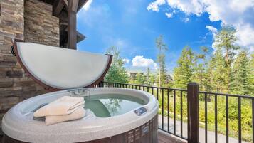 Bain à remous extérieur