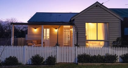 Nelly's Cottage Braidwood - cosy cottage in a picture perfect country setting