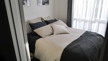 3 makuuhuonetta, silitysrauta/-lauta, ilmainen Wi-Fi, vuodevaatteet