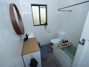 Umweltfreundliche Kosmetikartikel, Haartrockner, HandtĂŒcher, Seife