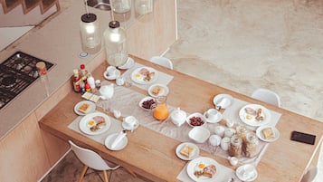 Daily English breakfast for a fee