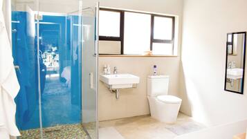 Classic Double Room | Bathroom | Hair dryer, towels, soap, toilet paper