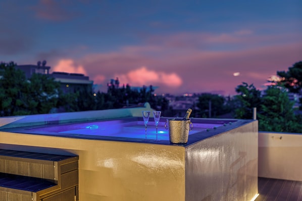 Private spa tub