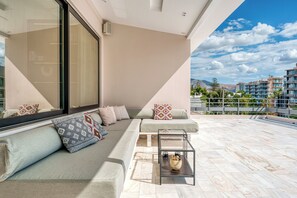 Balcony - Alimos Luxury 3Bd w Outdoor Jacuzzi (Alimos)
