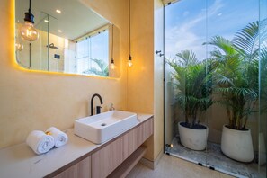 Shower, towels