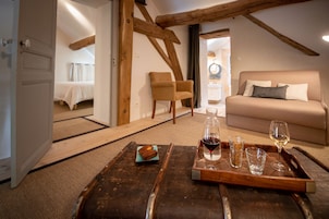 Deluxe Suite | Living area