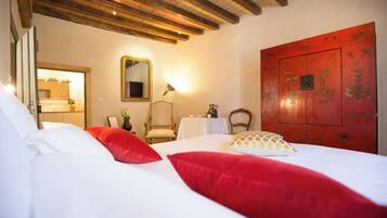 Chambre Deluxe Double ou avec lits jumeaux | 1 chambre, ameublement personnalisé, Wi-Fi gratuit