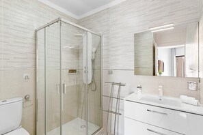 Bruser, hårtørrer, håndklæder