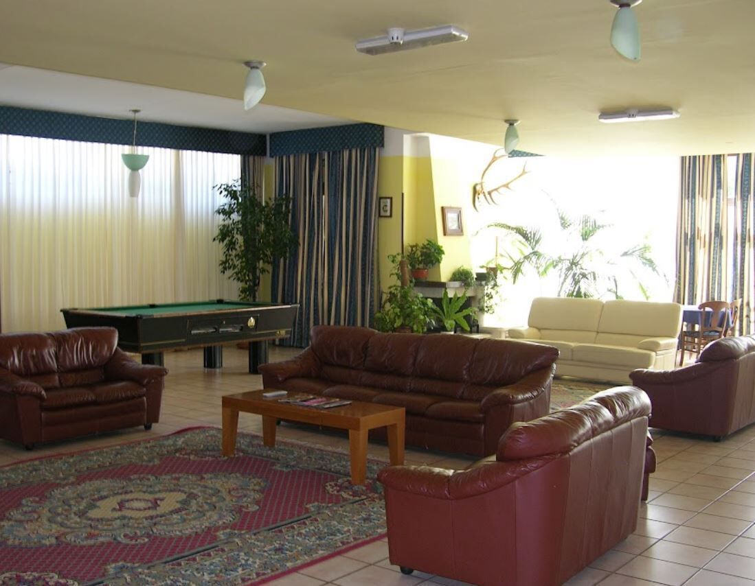 Lobby-lounge