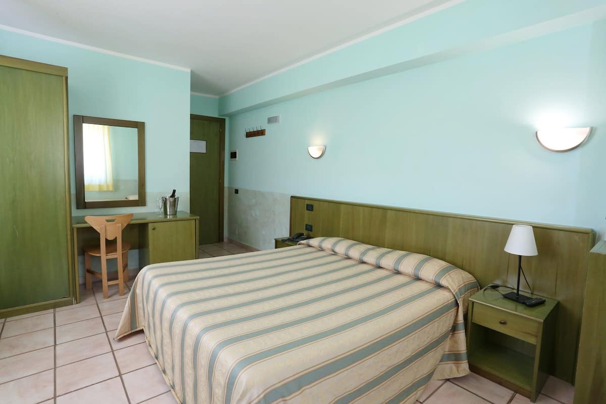 Double or Twin Room | Free WiFi