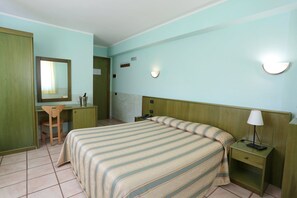 Doppel- oder Zweibettzimmer