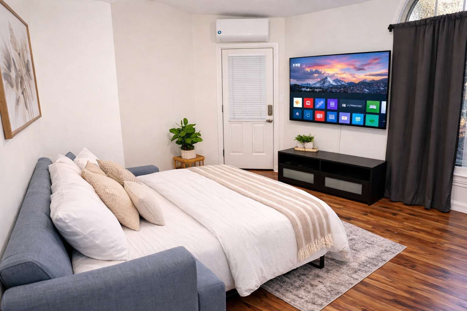 1 bedroom, desk, iron/ironing board, WiFi
