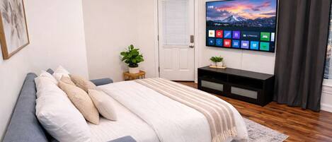 1 bedroom, desk, iron/ironing board, WiFi