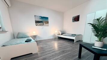 Iron/ironing board, WiFi, bed sheets