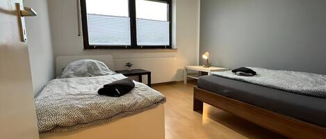 3 makuuhuonetta, silitysrauta/-lauta, Wi-Fi, vuodevaatteet