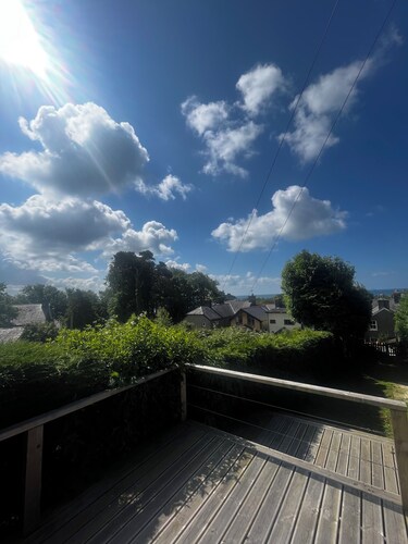 Arfryn - Sea and Castle Views in the heart of Criccieth